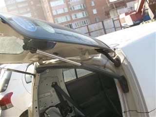 Амортизатор багажника Toyota Bb Владивосток