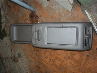 Бардачок между сиденьями Toyota Harrier Новосибирск