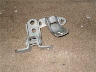 Петля дверная Lexus LX470 Владивосток