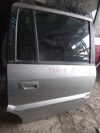 Дверь Subaru Traviq Владивосток