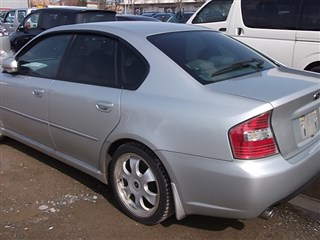 Стекло собачника Subaru Legacy B4 Владивосток