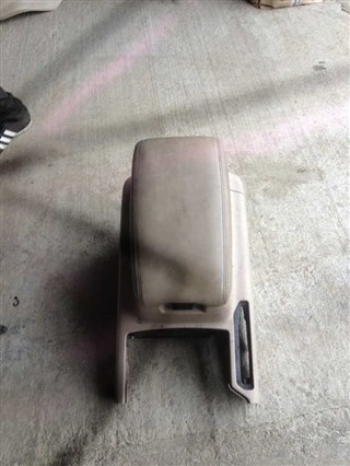 Бардачок между сиденьями Lexus LX470 Владивосток