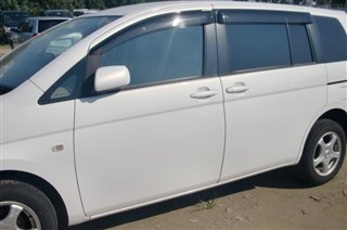 Форточка кузова Toyota Isis Владивосток