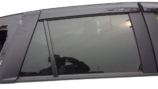Стекло двери Mazda 5 Владивосток