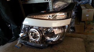 Фара Toyota Voxy Владивосток