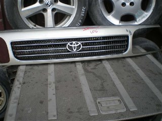 Решетка радиатора Toyota Hiace Владивосток
