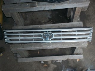 Решетка радиатора Toyota Regius Новосибирск